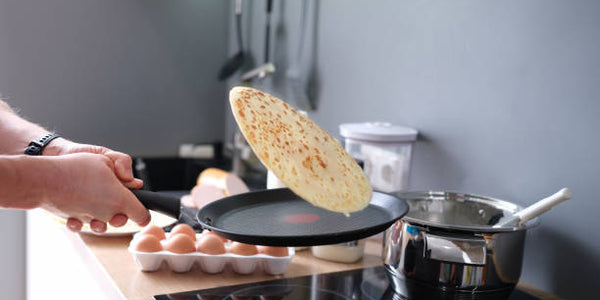 Mastering the Art of One-Handed Crêpe Flipping: Techniques and Tips from Chefs & Crêpiers
